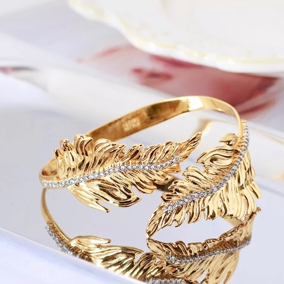 ✂️ALEXIS BITTAR Crystal Gold Leaf Cuff Bracelet - Picture 4 of 16
